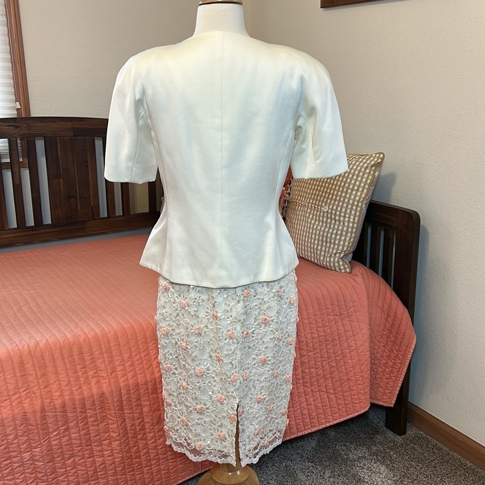 Vintage RINA diMONTELLA Blazer & Skirt set Lace and Rose Bud Embroidery Size 6 - Picture 4 of 17